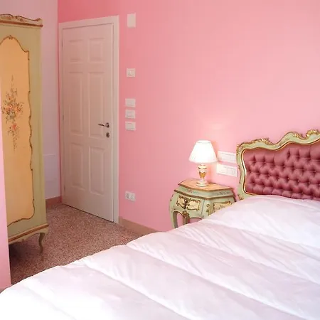 Bed & Breakfast La Porta Rossa