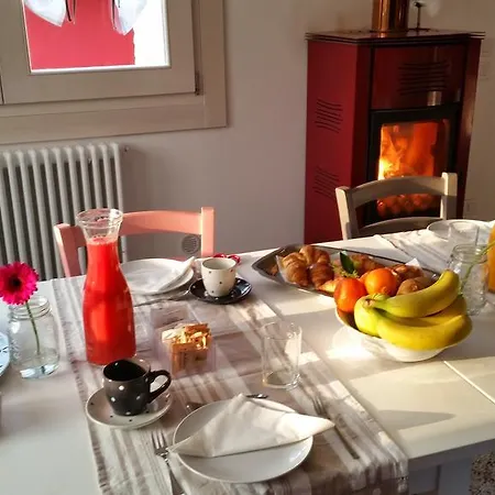 La Porta Rossa Bed & Breakfast 3*